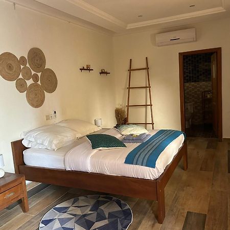 L'Oasis Guesthouse 코토누 외부 사진