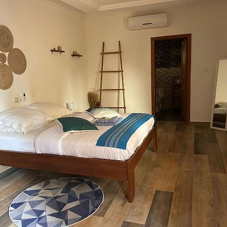 L'Oasis Guesthouse 코토누 외부 사진