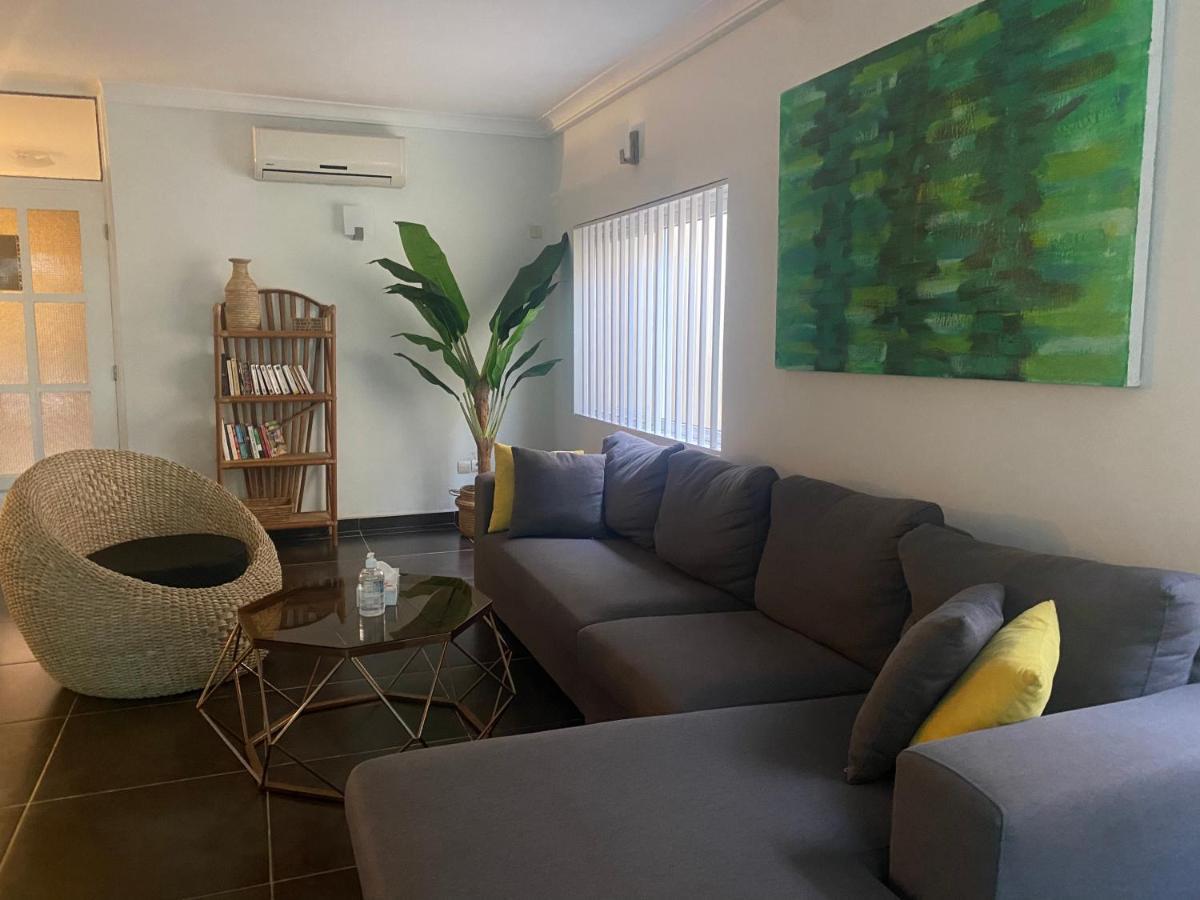 L'Oasis Guesthouse 코토누 외부 사진