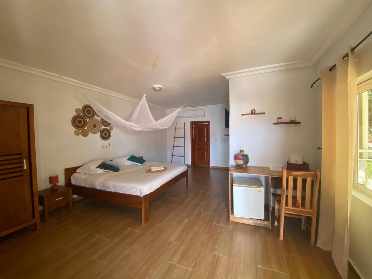 L'Oasis Guesthouse 코토누 외부 사진