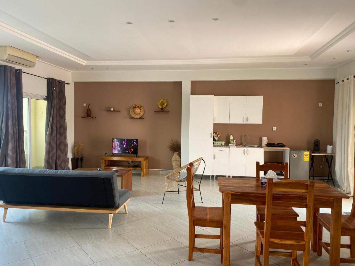 L'Oasis Guesthouse 코토누 외부 사진