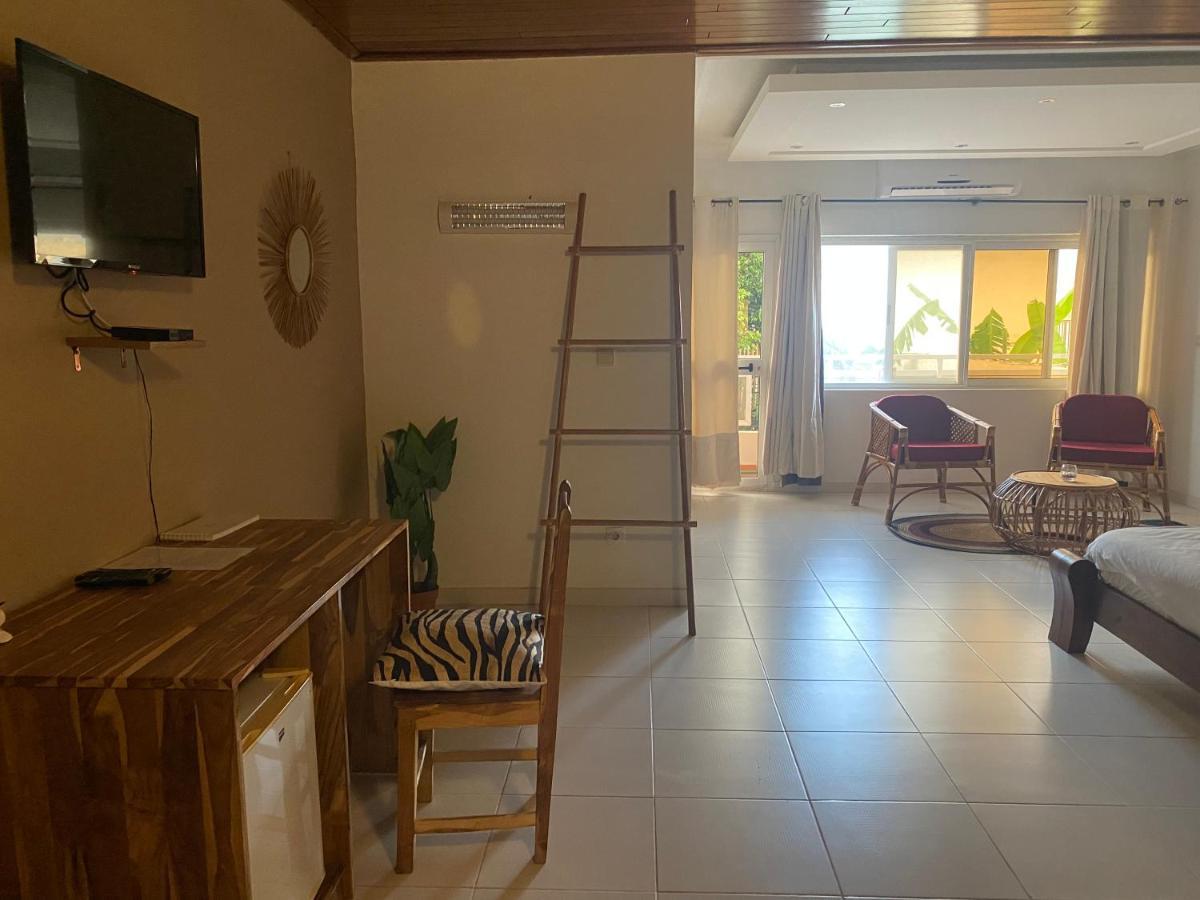 L'Oasis Guesthouse 코토누 외부 사진