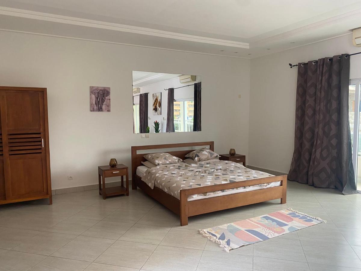 L'Oasis Guesthouse 코토누 외부 사진