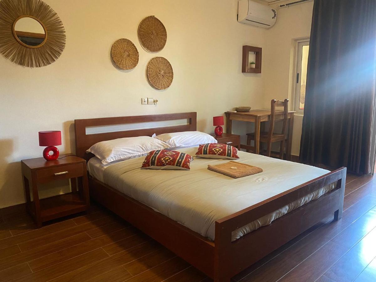 L'Oasis Guesthouse 코토누 외부 사진
