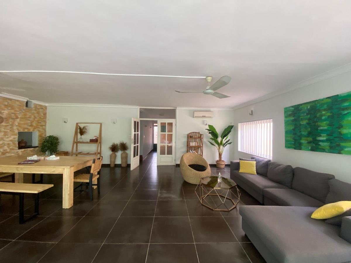 L'Oasis Guesthouse 코토누 외부 사진