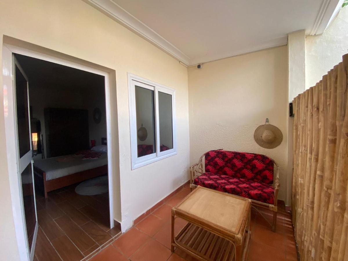 L'Oasis Guesthouse 코토누 외부 사진