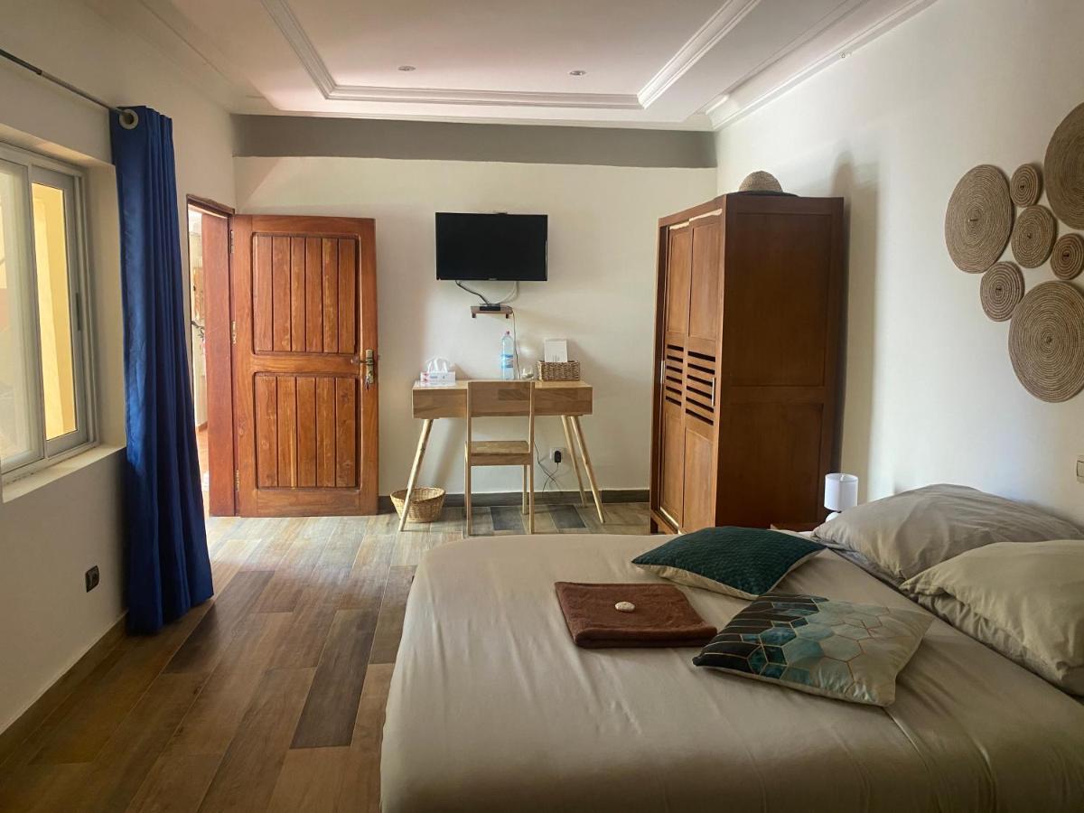 L'Oasis Guesthouse 코토누 외부 사진