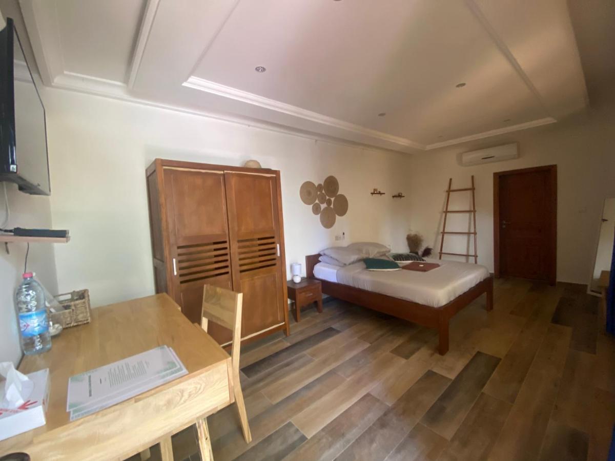 L'Oasis Guesthouse 코토누 외부 사진