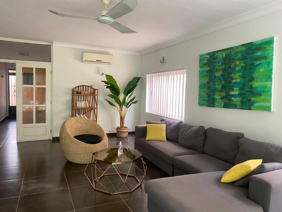 L'Oasis Guesthouse 코토누 외부 사진