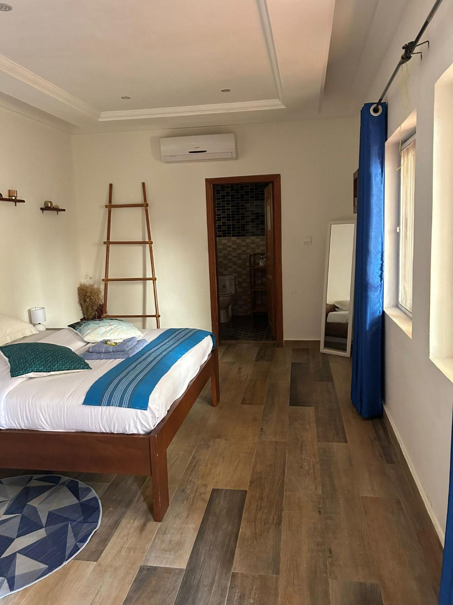 L'Oasis Guesthouse 코토누 외부 사진