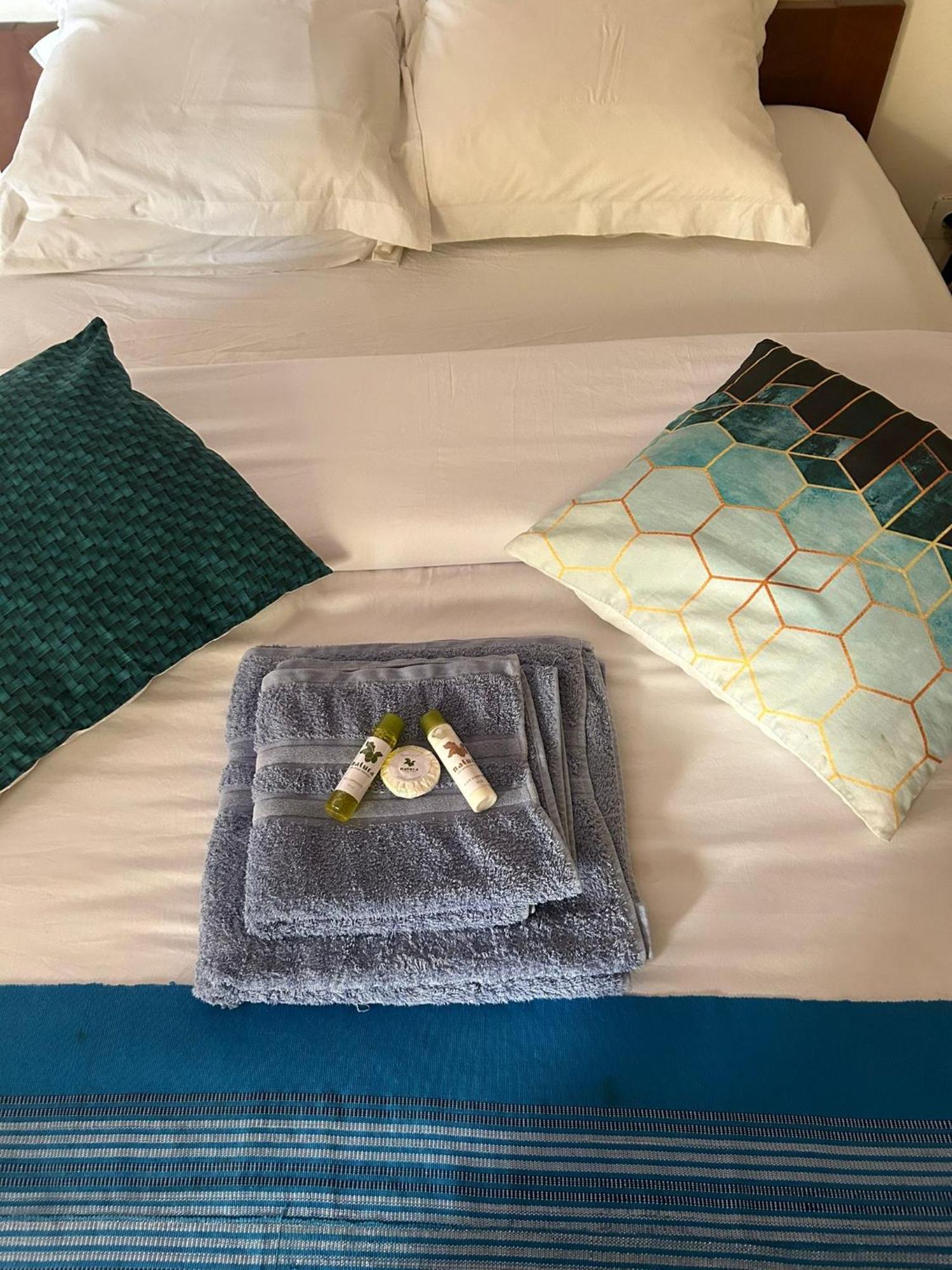 L'Oasis Guesthouse 코토누 외부 사진