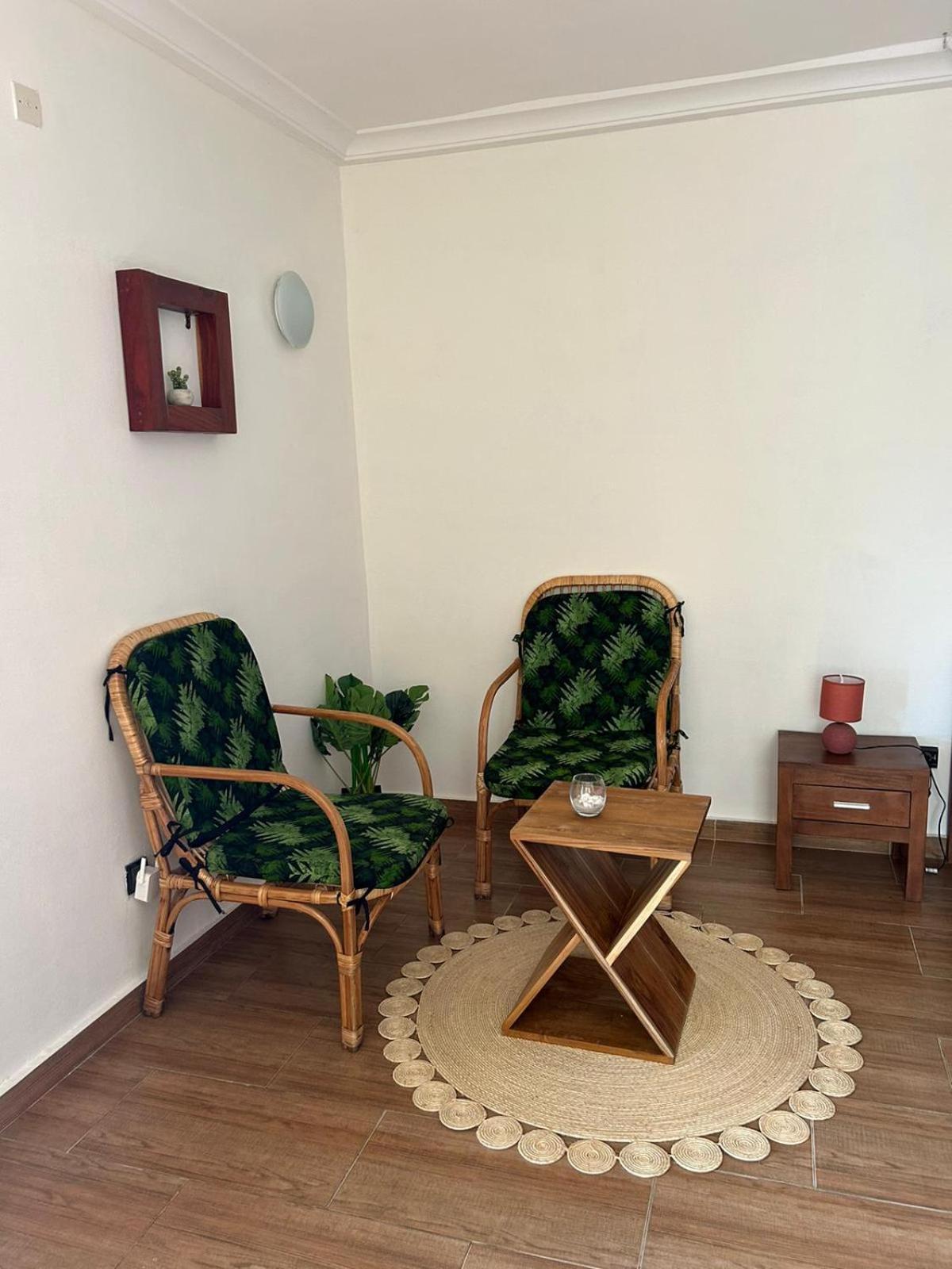 L'Oasis Guesthouse 코토누 외부 사진