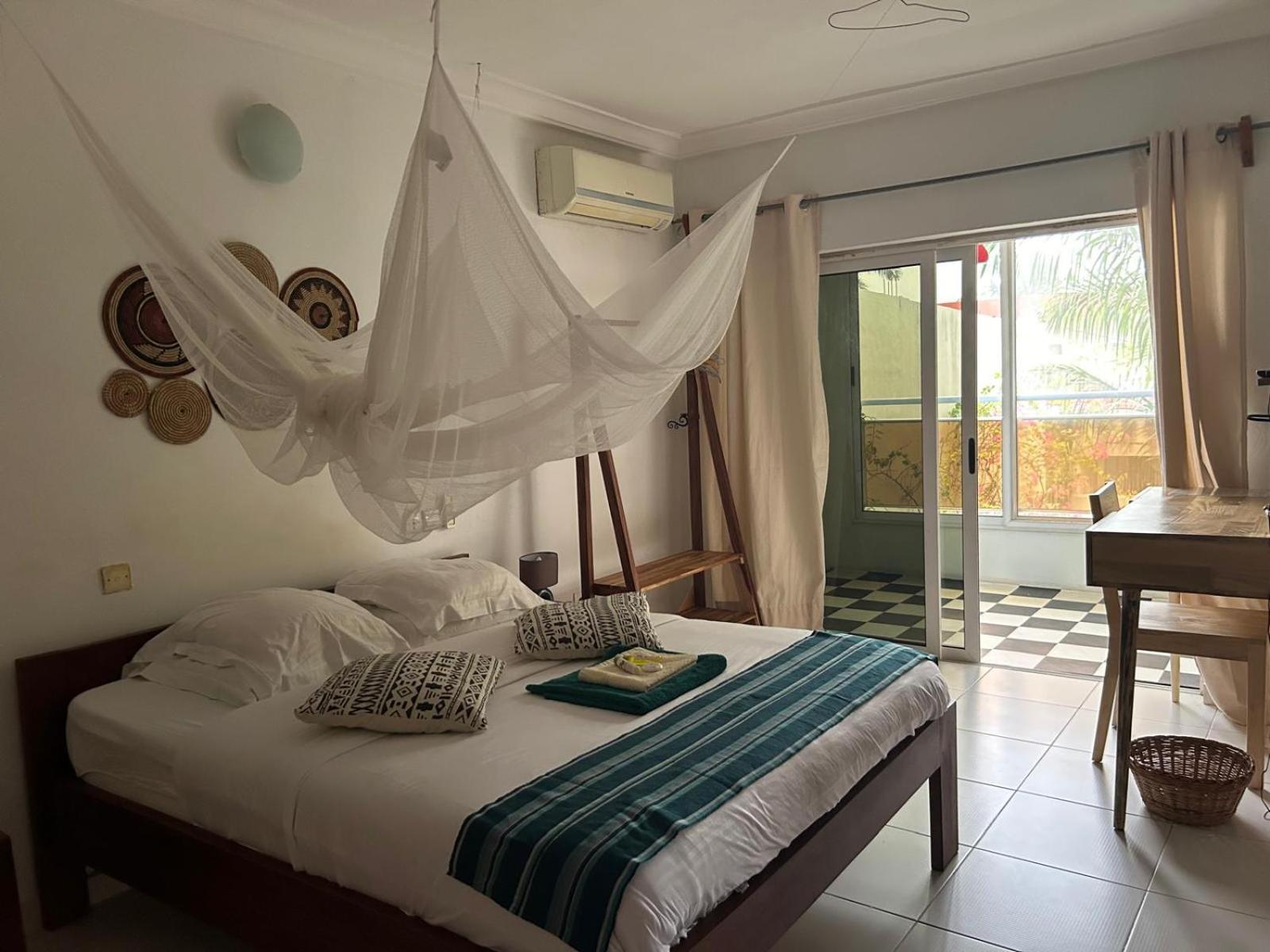 L'Oasis Guesthouse 코토누 외부 사진