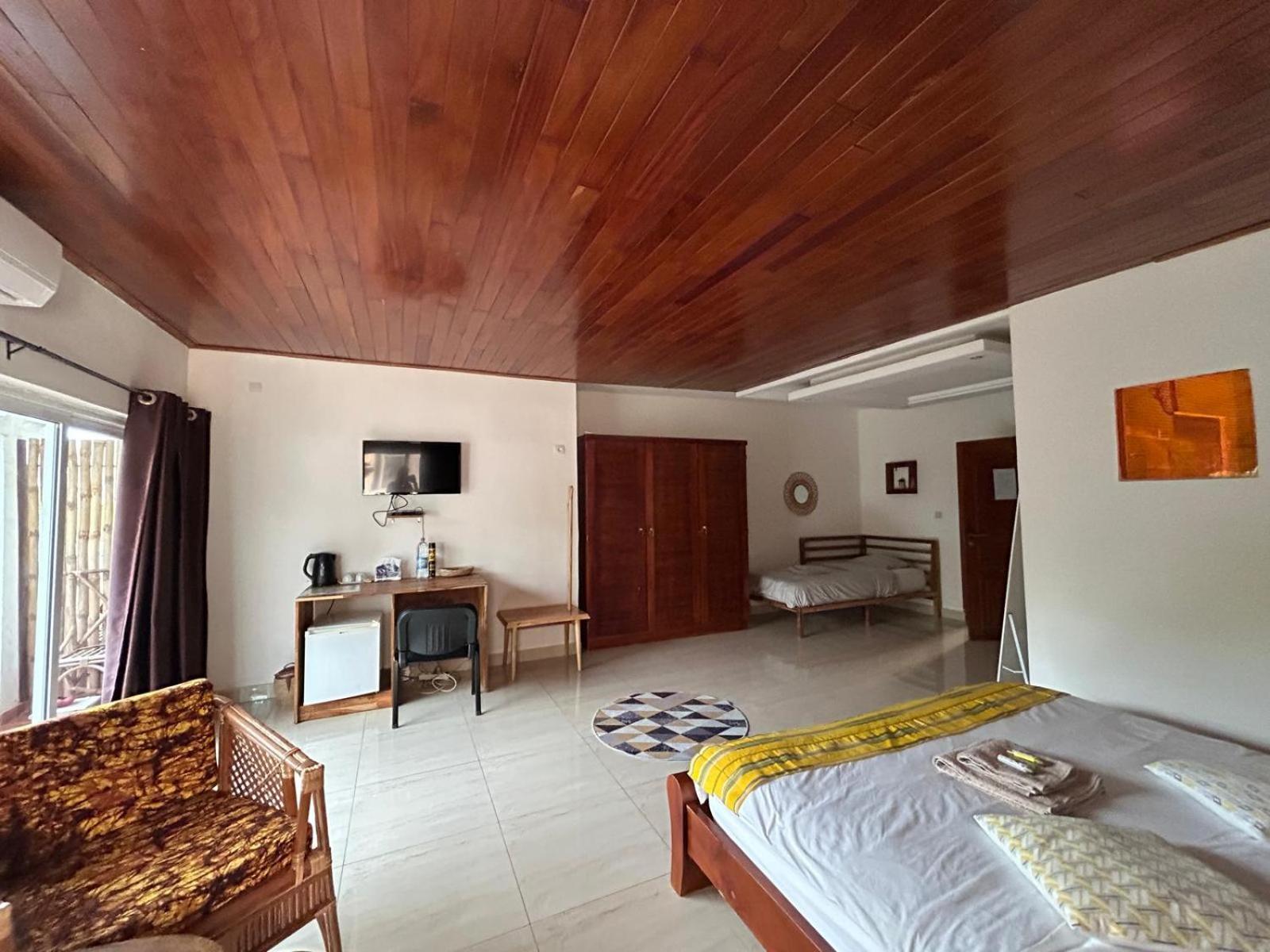 L'Oasis Guesthouse 코토누 외부 사진