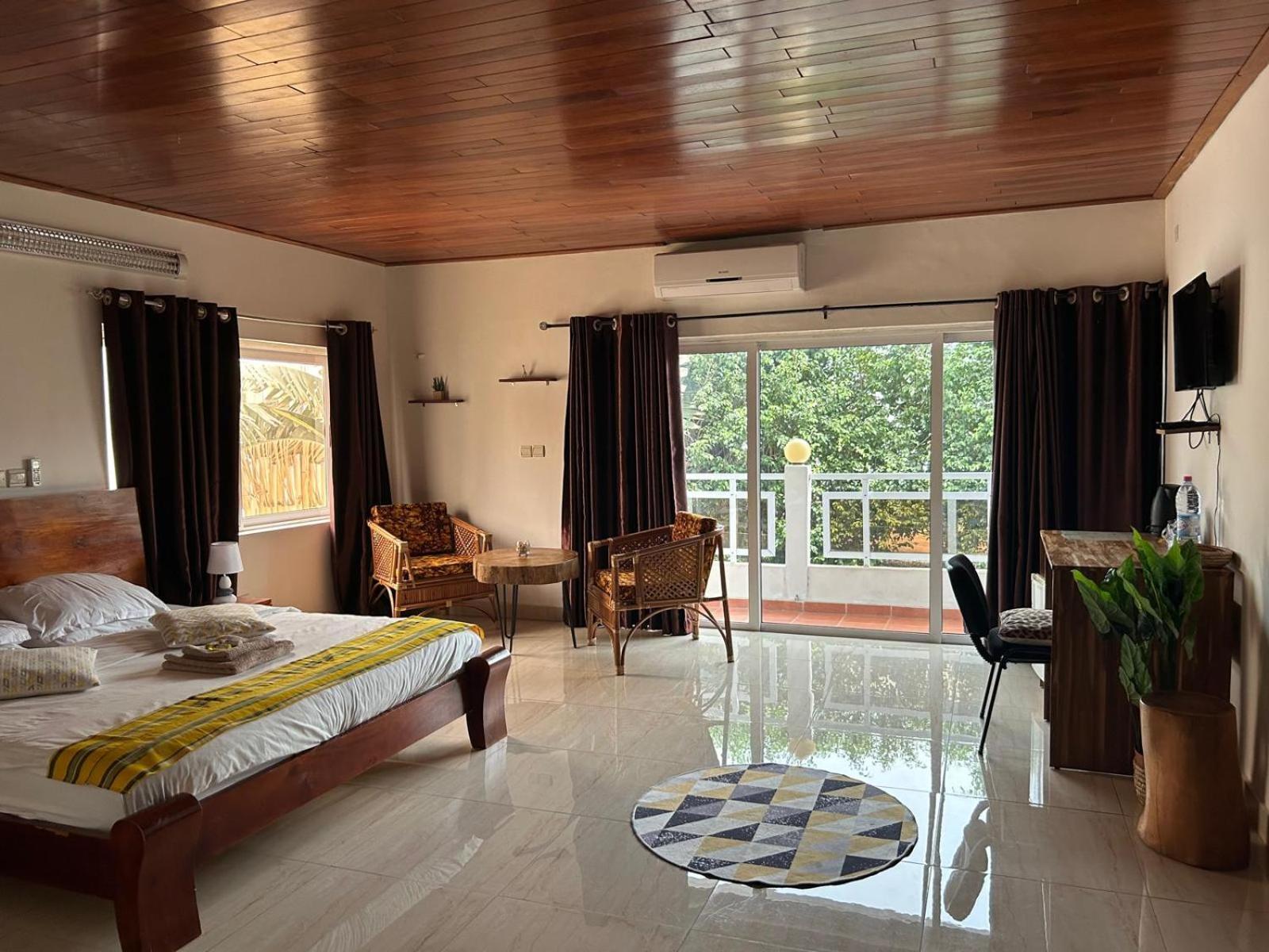 L'Oasis Guesthouse 코토누 외부 사진