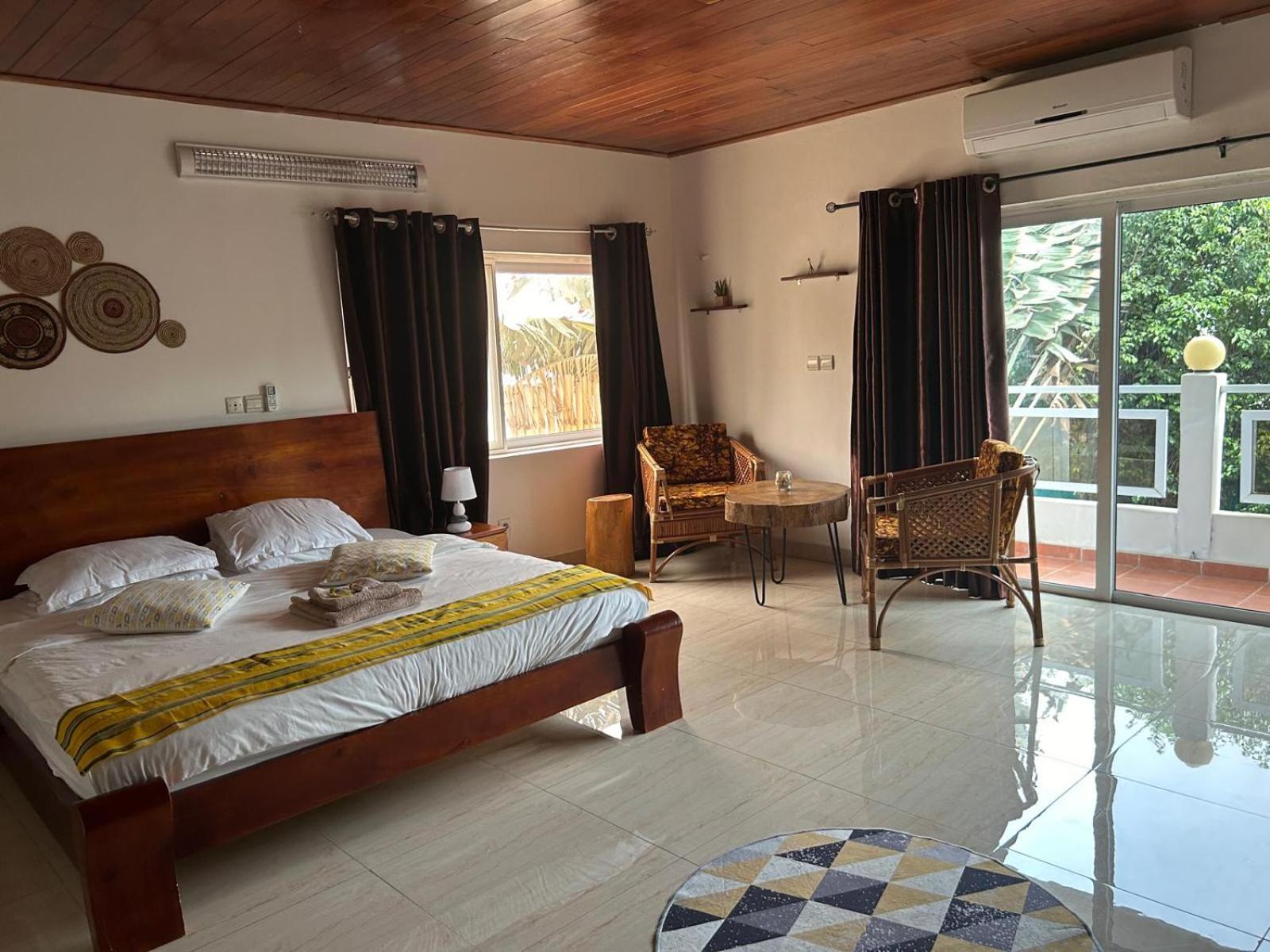 L'Oasis Guesthouse 코토누 외부 사진