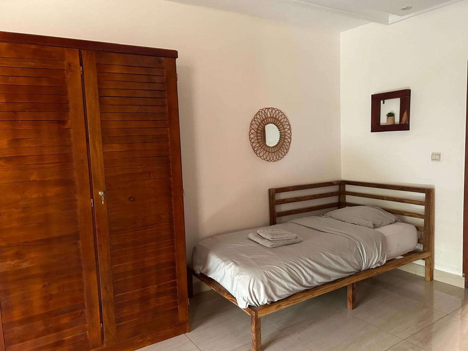 L'Oasis Guesthouse 코토누 외부 사진