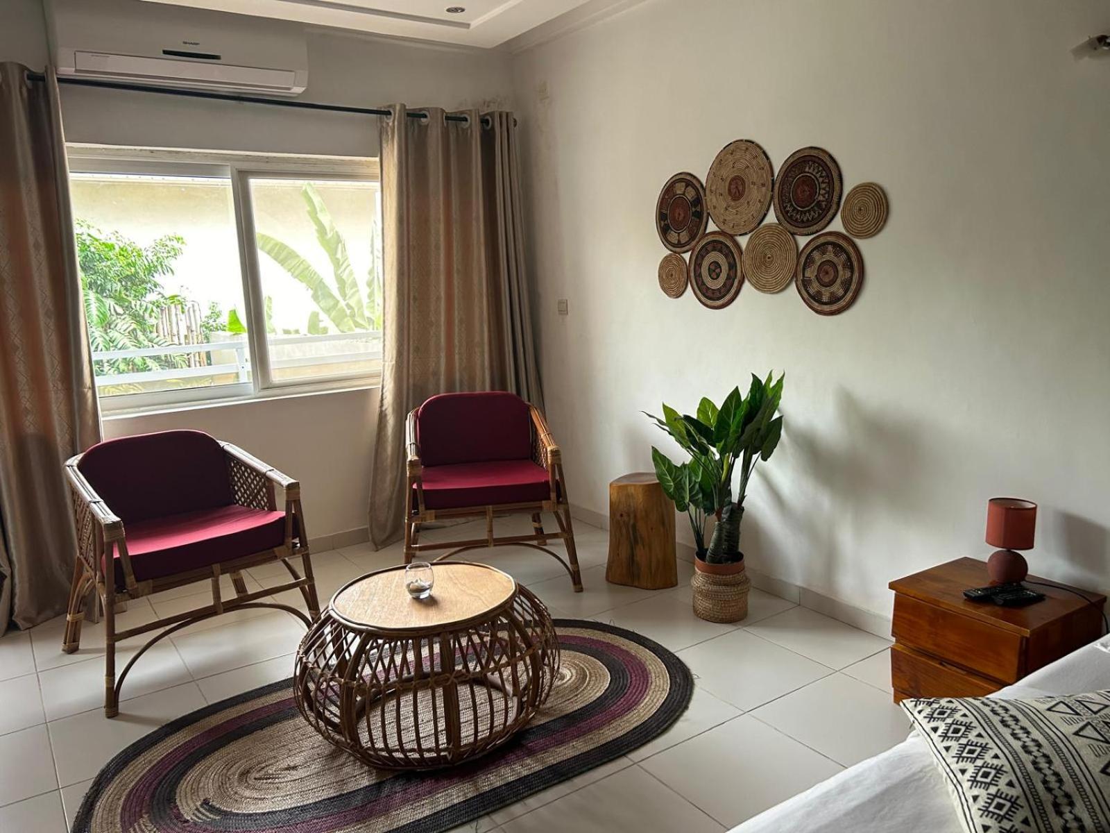 L'Oasis Guesthouse 코토누 외부 사진