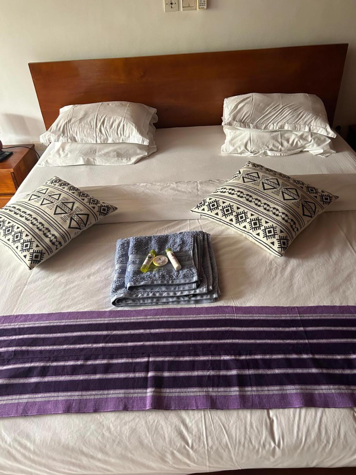 L'Oasis Guesthouse 코토누 외부 사진