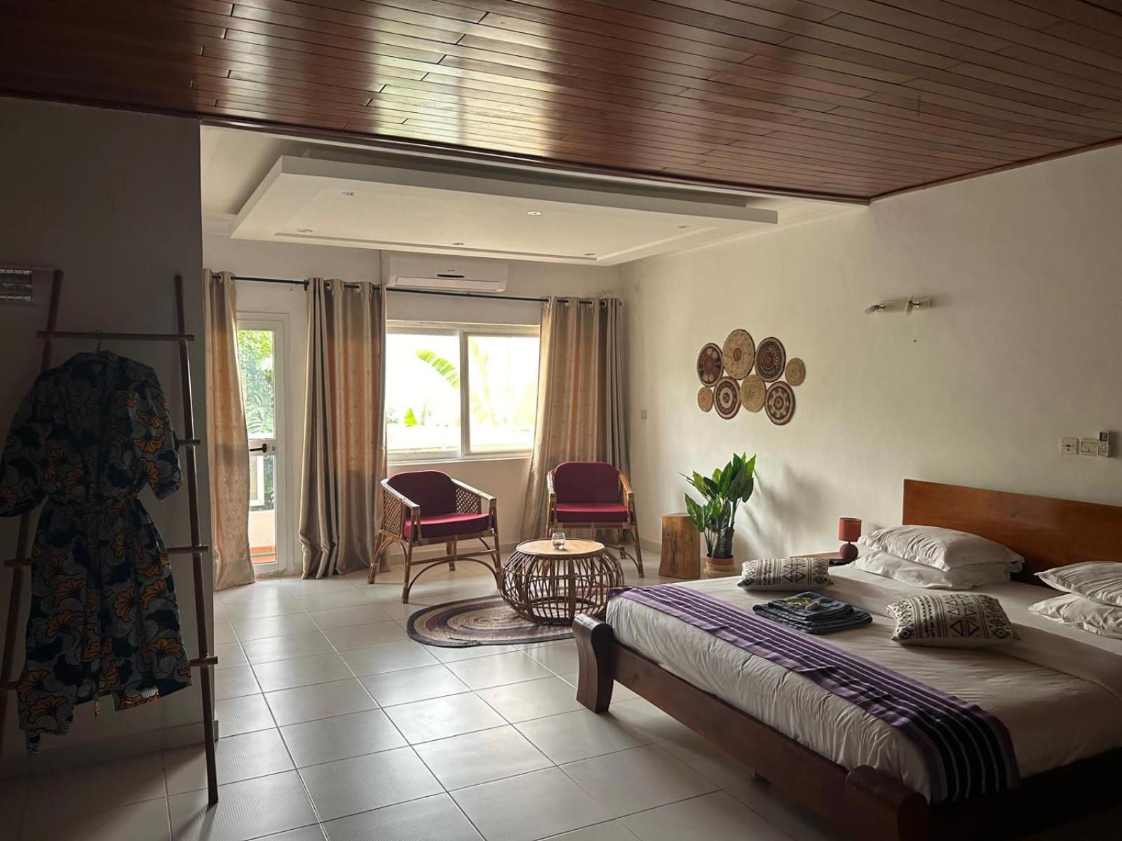 L'Oasis Guesthouse 코토누 외부 사진