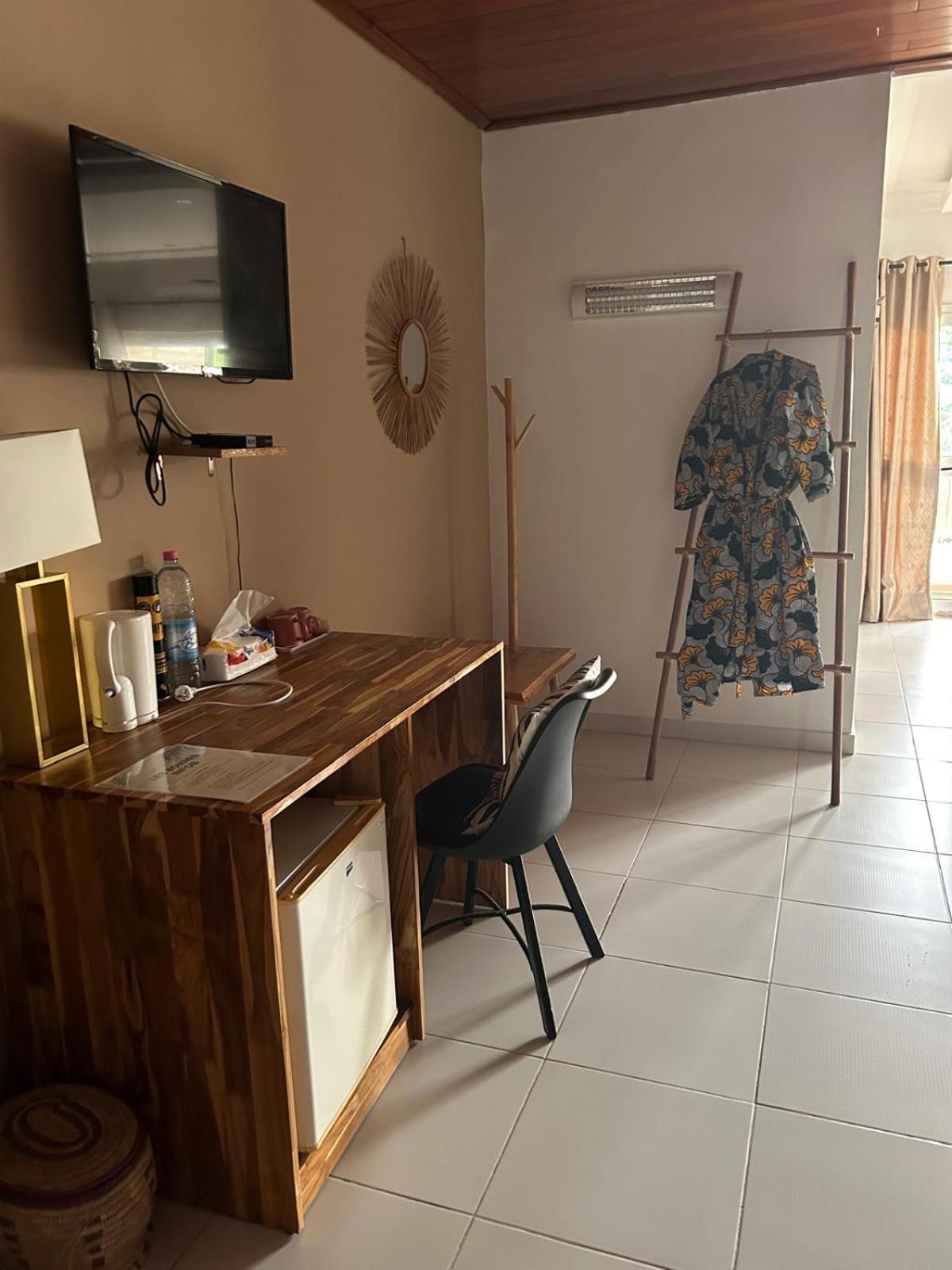 L'Oasis Guesthouse 코토누 외부 사진