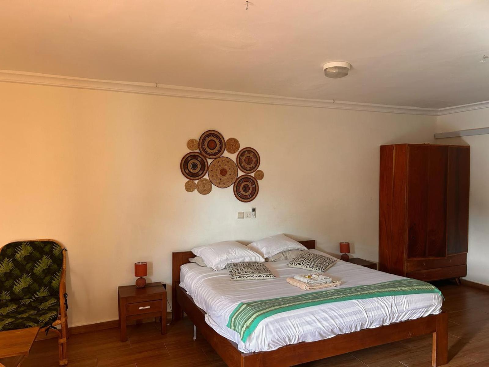 L'Oasis Guesthouse 코토누 외부 사진