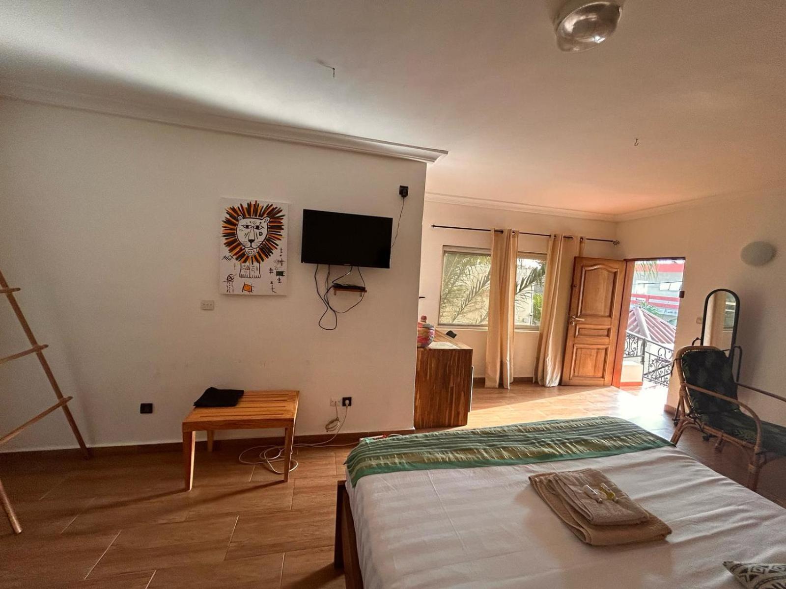 L'Oasis Guesthouse 코토누 외부 사진