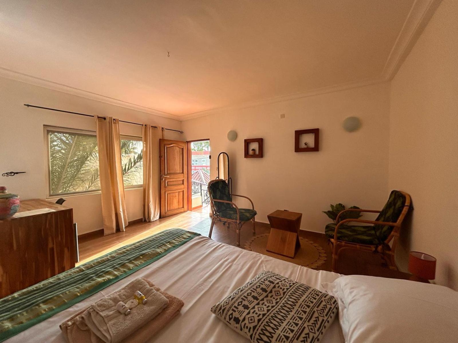 L'Oasis Guesthouse 코토누 외부 사진
